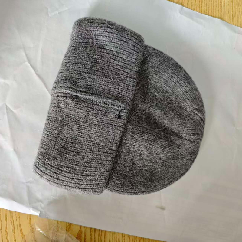 Joli bonnet brodé à bord côtel - Beanie Cuffed Knit avis et prix