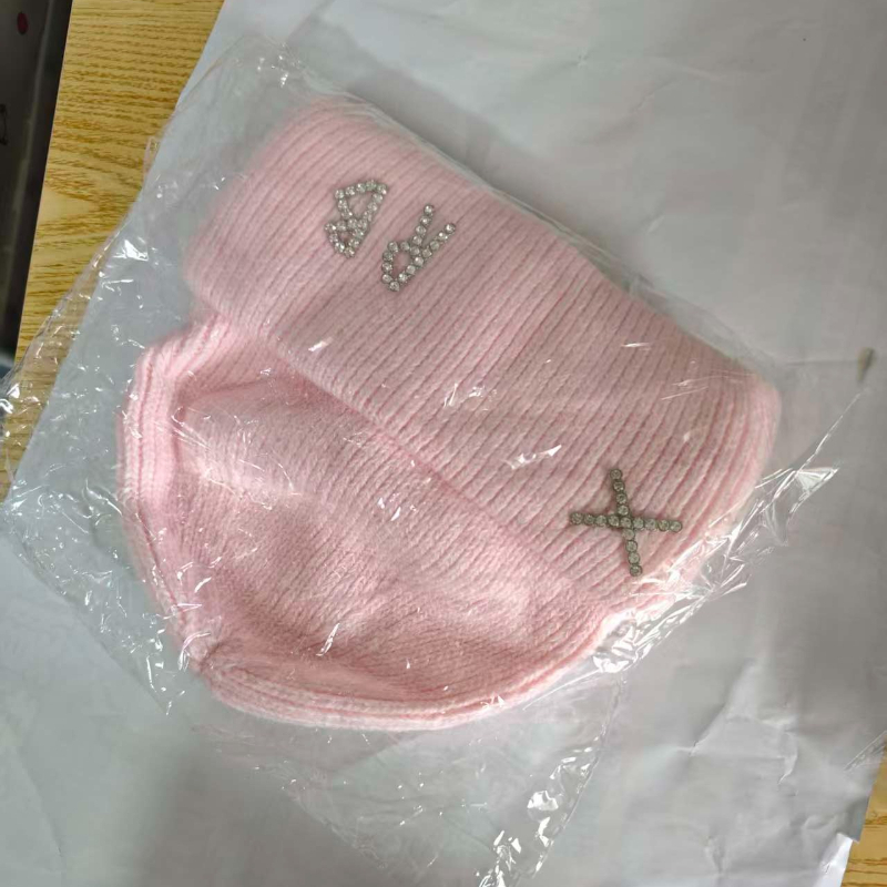 Joli bonnet brodé à bord côtel - Beanie Cuffed Knit avis et prix
